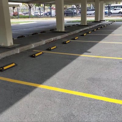 专业团队服务 露天地下停车场停车位画线与马路通道标线工程一站式解决方案